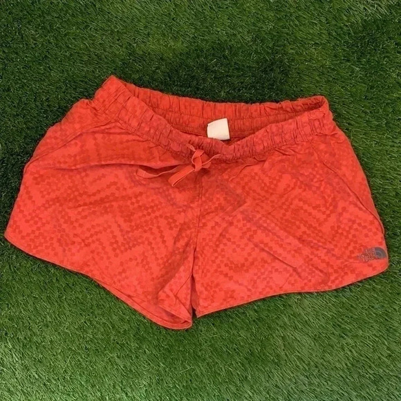 The North Face Women's Class V Shorts in Sunbaked Red Chevron Size Medium - Picture 2 of 6